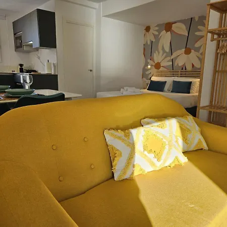 Apartment Skyline - With Breathtaking Views And